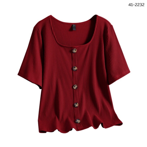 เสื้อคอกลมแต่งกระดุมหน้า