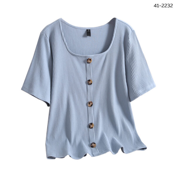 เสื้อคอกลมแต่งกระดุมหน้า