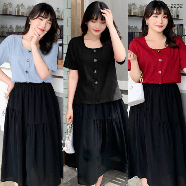 เสื้อคอกลมแต่งกระดุมหน้า