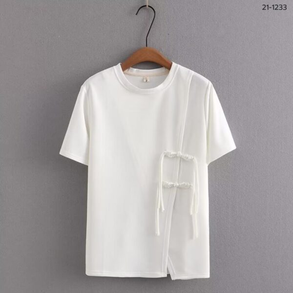 เสื้อยืดคอกลมสีขาว