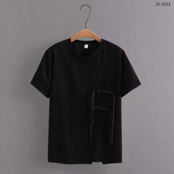 เสื้อยืดคอกลมสีดำ