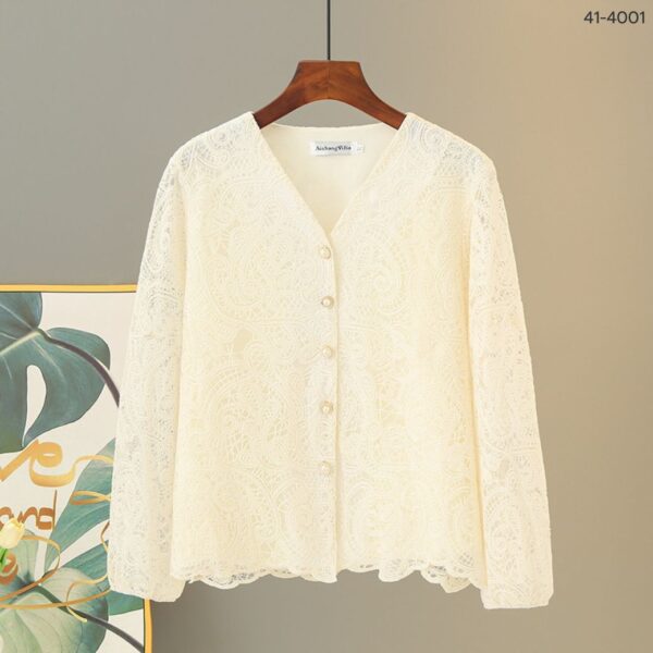เสื้อลูกไม้คอวี