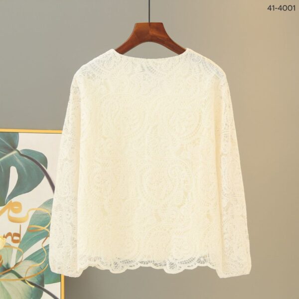 เสื้อลูกไม้คอวี