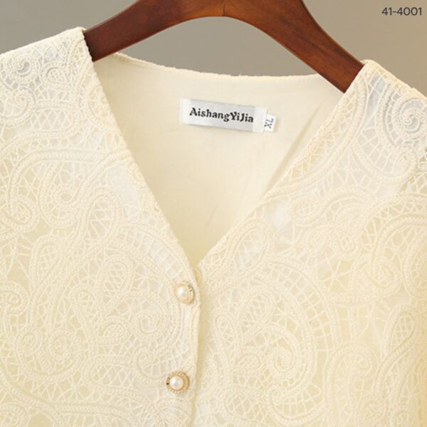 เสื้อลูกไม้คอวี