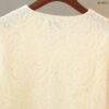 เสื้อลูกไม้คอวี