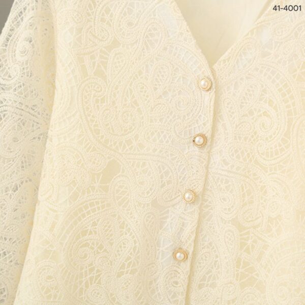 เสื้อลูกไม้คอวี