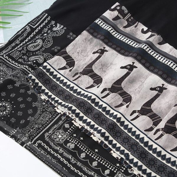 เสื้อยืดคอกลมสีดำ