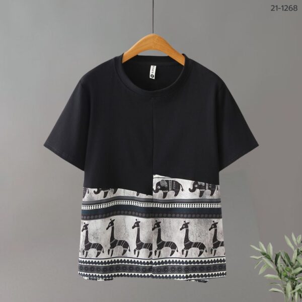 เสื้อยืดคอกลมสีดำ