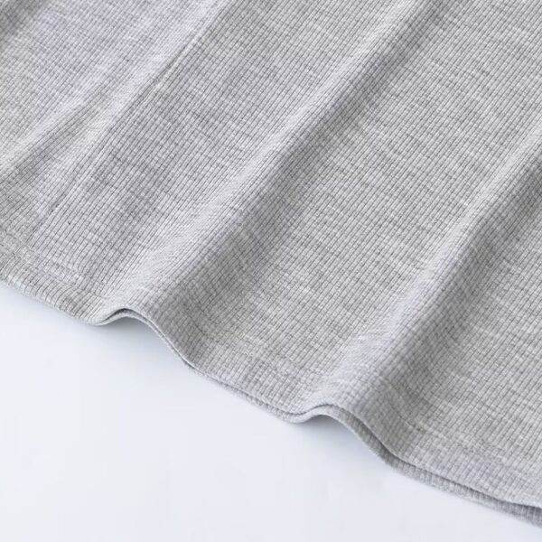 เสื้อแขนกุดคอวี