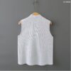เสื้อแขนกุดคอวี