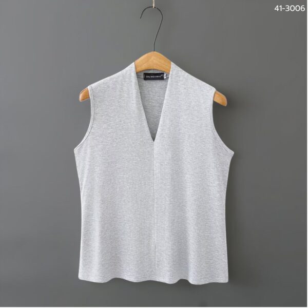 เสื้อแขนกุดคอวี