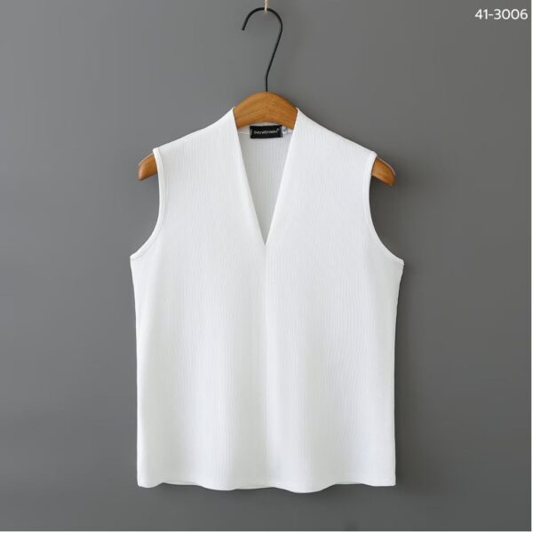 เสื้อแขนกุดคอวี
