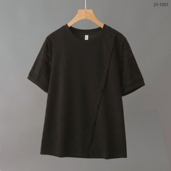 เสื้อคอกลมแต่งกระดุมเฉียง