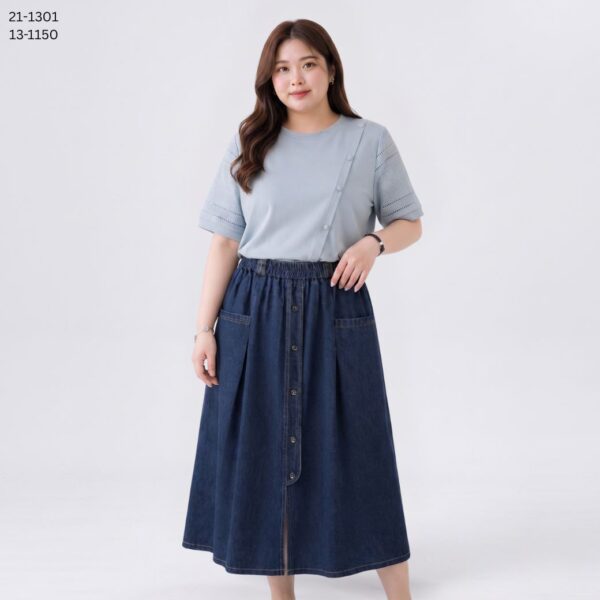 เสื้อคอกลมแต่งกระดุมเฉียง