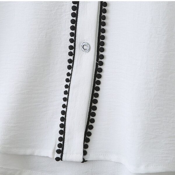 เสื้อลำลองคอวี
