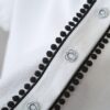 เสื้อลำลองคอวี