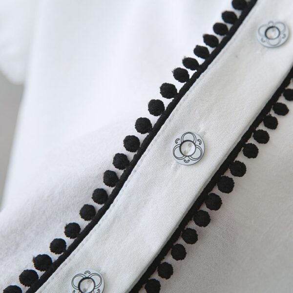 เสื้อลำลองคอวี