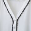 เสื้อลำลองคอวี