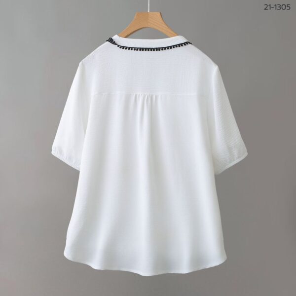 เสื้อลำลองคอวี