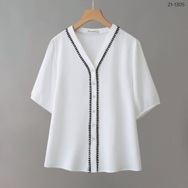 เสื้อลำลองคอวี