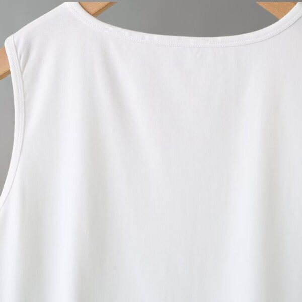 เสื้อยืดแขนกุด