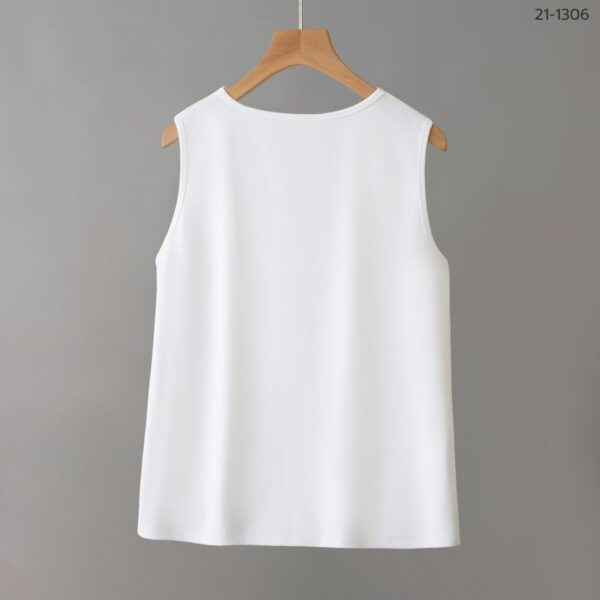 เสื้อยืดแขนกุด
