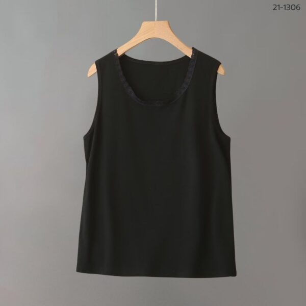 เสื้อยืดแขนกุด