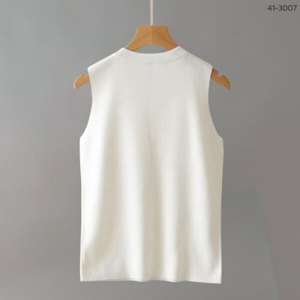 41-3007 (4) เสื้อแขนกุดปักมุกขาวล้วน